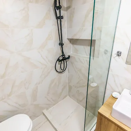 Luxury B2 - Center